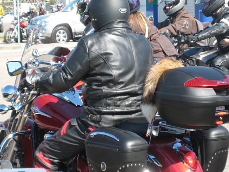 Īpaši dekori un neiztrūkstošs speciālais motociklistu apģērbs 21934