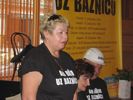 Anita Gavare būs kolhoza arodorganizācijas priekšsēdētāja. Brīvdabas uzveduma pirmizrāde notiks 7.jūnijā Tukumā, tālāk sekos izrādes Liepājā, Rīgā VEF Anita Gavare būs kolhoza arodorganizācijas priekšsēdētāja. Brīvdabas uzveduma pirmizrāde notiks 7.jūnijā Tukumā, tālāk sekos izrādes Liepājā, Rīgā VEF 22051