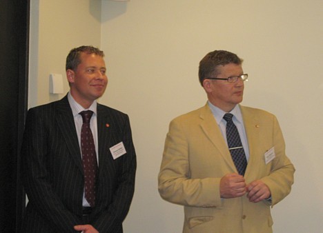 No kreisās: Pontus Gillfelt (Reval Hotel Elizabete ģenerāldirektors) un Kari Hiltunen (Reval Hotels viesnīcu vadītājs Latvijā) No kreisās: Pontus Gillfelt (Reval Hotel Elizabete ģenerāldirektors) un Kari Hiltunen (Reval Hotels viesnīcu vadītājs Latvijā) 22055