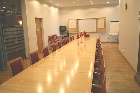 Viesnīcā atrodas arī vairākas konferenču zāles, no kurām katra paredzēta 30 cilvēkiem 22127
