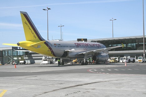 2007.gadā lidsabiedrība pārvadāja vairāk kā 8 miljonus pasažieru, un tās apgrozījums sasniedza 630 miljonus eiro. Germanwings veic lidojumus uz vairāk 2007.gadā lidsabiedrība pārvadāja vairāk kā 8 miljonus pasažieru, un tās apgrozījums sasniedza 630 miljonus eiro. Germanwings veic lidojumus uz vairāk 22160