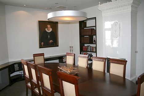 Viesnīcas bibliotēka 22471