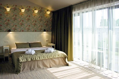 Viesnīca „Promenade Hotel” saviem viesiem piedāvā 42 komfortablus viesu numurus. To interjers ir izsmalcināti un individuāli veidots Viesnīca „Promenade Hotel” saviem viesiem piedāvā 42 komfortablus viesu numurus. To interjers ir izsmalcināti un individuāli veidots 22500