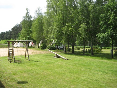 Bērnu spēļu laukums un vieta aktīvā sporta cienītājiem 22899