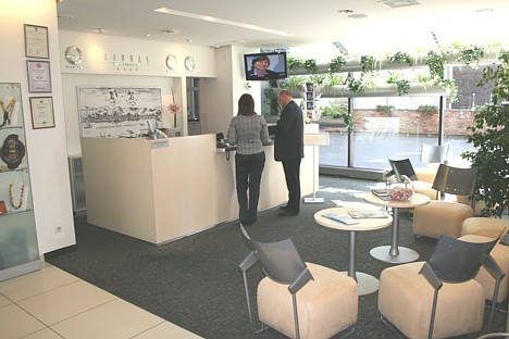 Četru zvaigžņu viesnīcas recepcija 23173