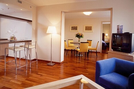 Viesnīcas viesiem tiek piedāvāti arī apartamenti. Sīkāka informācija par Reval Hotels viesnīcām - www.revalhotels.com Viesnīcas viesiem tiek piedāvāti arī apartamenti. Sīkāka informācija par Reval Hotels viesnīcām - www.revalhotels.com 23264