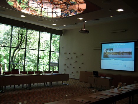 Viesnīcai ir arī divas konferenču zāles, kur iespējams sarīkot kādu pasākumu 23648