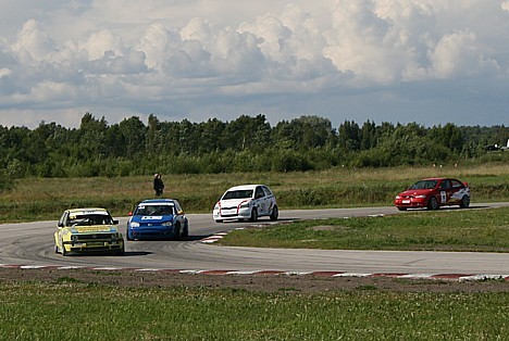 Super Production klasē tiek braukts ar 2 litru motoriem 23667