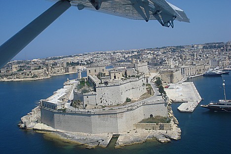 Malta ir apdzīvota kopš pirmsvēstures laikiem, šeit saglabājušās vēsturiskas celtnes, unikālas baznīcas un mūri Malta ir apdzīvota kopš pirmsvēstures laikiem, šeit saglabājušās vēsturiskas celtnes, unikālas baznīcas un mūri 23680