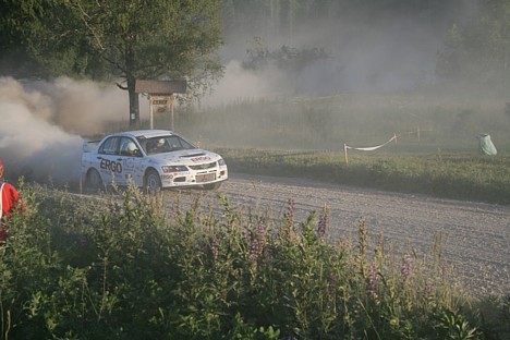 Rallijs ir skatāms sporta veids, ne velti tik daudz cilvēki dodas ātrumposmos, lai arī putekļu mākonī sekotu līdzi savu favorītu sniegumam Rallijs ir skatāms sporta veids, ne velti tik daudz cilvēki dodas ātrumposmos, lai arī putekļu mākonī sekotu līdzi savu favorītu sniegumam 23903