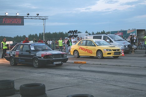 Dragreisa automašīnas tiek speciāli būvētas, jo gandrīz ne viena rūpnīcā ražota automašīna nespēj turēt līdzi Dragreisa automašīnas tiek speciāli būvētas, jo gandrīz ne viena rūpnīcā ražota automašīna nespēj turēt līdzi 23934