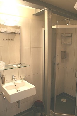 Parastajos numuros ir duša, bet vienā numurā ir arī vanna 24223