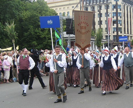 20080707-dziesmu sveetku gaajiens2 128 24354
