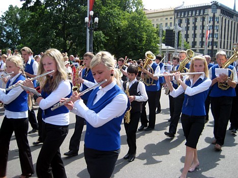 20080707-dziesmu sveetku gaajiens2 1026 24587