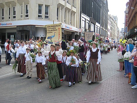 20080707-dziesmu sveetku gaajiens2 1409 24879