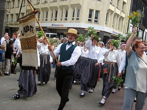 20080707-dziesmu sveetku gaajiens2 1806 25054
