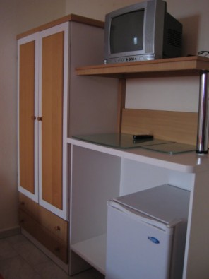 Visos numuros ir vanna, duša (fēns), tualete, televizors, radio, telefons, ledusskapis, gaisa kondicionētājs (vietējais), balkons vai terase Visos numuros ir vanna, duša (fēns), tualete, televizors, radio, telefons, ledusskapis, gaisa kondicionētājs (vietējais), balkons vai terase 25213