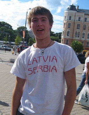 Mikus atpūšas Rāznas ezerā 25199