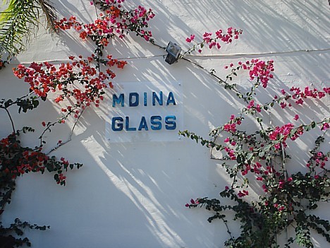 Mdina ir kādreizējā Maltas galvaspilsēta, tā ir tipiska viduslaiku pilsēta. Šeit atrodas slavenā Maltas stikla rūpnīca Mdina ir kādreizējā Maltas galvaspilsēta, tā ir tipiska viduslaiku pilsēta. Šeit atrodas slavenā Maltas stikla rūpnīca 25217