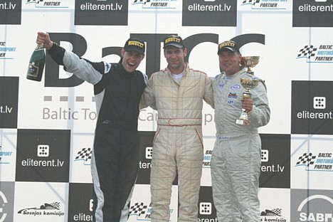 Jānis Kārkliņš (SRT) no labās pirmais, bet sacensībās trešais! Sīkāka informācija par autosportu un SRT: www.srt.lv Jānis Kārkliņš (SRT) no labās pirmais, bet sacensībās trešais! Sīkāka informācija par autosportu un SRT: www.srt.lv 25277
