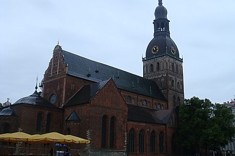 Dom in der Altstadt 25305