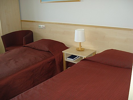 Reval Inn Klaipėda viesnīca viesiem piedāvā 84 jaukus numurus: vienvietīgus, divvietīgus, kā arī numurus cilvēkiem ar īpašām vajadzībām Reval Inn Klaipėda viesnīca viesiem piedāvā 84 jaukus numurus: vienvietīgus, divvietīgus, kā arī numurus cilvēkiem ar īpašām vajadzībām 25358