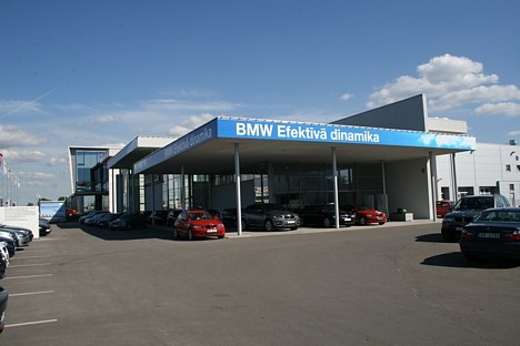 BMW oficiālais pārstāvis Wess-Select (Ulmaņa gatvē) piedāvā autosalona apmeklētājiem nofografēties pie stūres Formula 1 automašīnā BMW oficiālais pārstāvis Wess-Select (Ulmaņa gatvē) piedāvā autosalona apmeklētājiem nofografēties pie stūres Formula 1 automašīnā 25654
