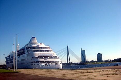 Silver Cloud jūrā devās jau 24. jūlija vakarā, bet nākamgad tas būs atkal tieši Rīgā
Vairāk informācijas www.silversea.com Silver Cloud jūrā devās jau 24. jūlija vakarā, bet nākamgad tas būs atkal tieši Rīgā
Vairāk informācijas www.silversea.com 25682