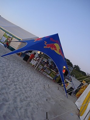Aktīvākie festivāla apmeklētāji deju ritmus varēja iemēgīnāt Red Bull Groovy Room 25707