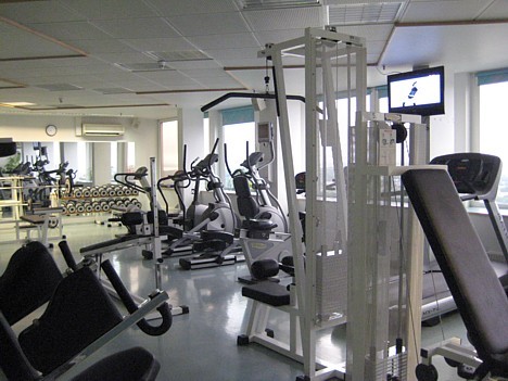 Fitness un pelbaseins iekārtots ēkas pēdejā stāvā 25835