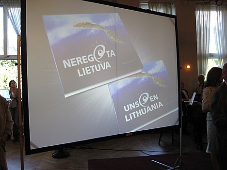 Grāmatā „Neredzētā Lietuva” ir apkopotas unikālas 250 lielformāta un augstas kvalitātes fotogrāfijas, kuras ir uzņemtas lidojumā. Kopumā fotogrāfs vir 25956