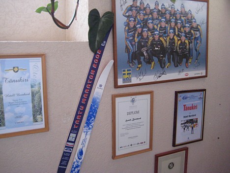 Šo viesnīcu ir iecienījuši sportisti - par to liecina daudzi suvenīri un fotobildes 25964