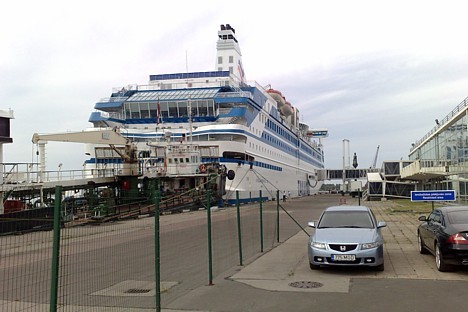 Tallink kruīza prāmis M/S Festival kursē no 2.08.2008 maršrutā Rīga – Stokholma - tas ir lielākas un mazliet jaunāks kā iepriekšējais Vana Tallinn Tallink kruīza prāmis M/S Festival kursē no 2.08.2008 maršrutā Rīga – Stokholma - tas ir lielākas un mazliet jaunāks kā iepriekšējais Vana Tallinn 26019