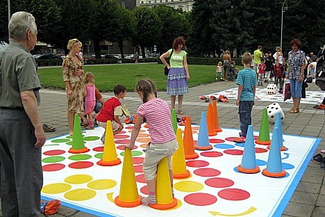Esplanādes parkā vislielākā izvēle bija tieši bērniem, jo šeit bija Milzu Spēļu parks. Tajā apmeklētāji varēja iesaistīties spēļu maratonā un piedalīt Esplanādes parkā vislielākā izvēle bija tieši bērniem, jo šeit bija Milzu Spēļu parks. Tajā apmeklētāji varēja iesaistīties spēļu maratonā un piedalīt 26544