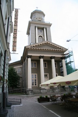 Viesnīca Hanza Hotel un āra kafejnīca atrodas blakus Jezus baznīcai. Sīkāka informācija: www.hanzahotel.lv Viesnīca Hanza Hotel un āra kafejnīca atrodas blakus Jezus baznīcai. Sīkāka informācija: www.hanzahotel.lv 27023
