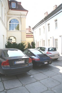 Viesnīcai Shakespeare Boutique Hotel ir sava autostāvvieta 27501