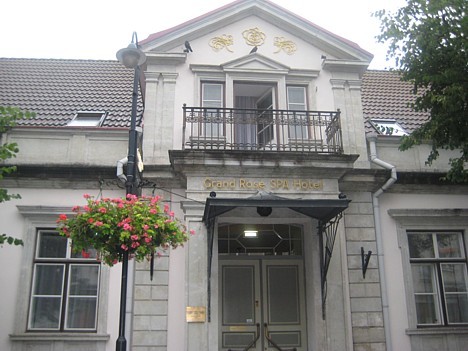 Viesnīca Grand Rose Spa atrodas Igaunijā, Sāremā salas Kuresāres pilsētā 27524