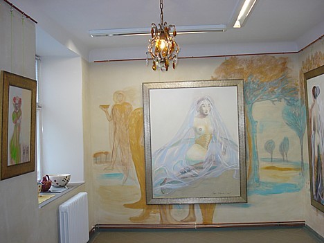 Galerija ir unikāla, jo šeit iespējams apskatīt slavenās Igaunijas mākslinieces Epp Maria Kokamägi glezas, protams arī iegādāties kādu no tām Galerija ir unikāla, jo šeit iespējams apskatīt slavenās Igaunijas mākslinieces Epp Maria Kokamägi glezas, protams arī iegādāties kādu no tām 27582