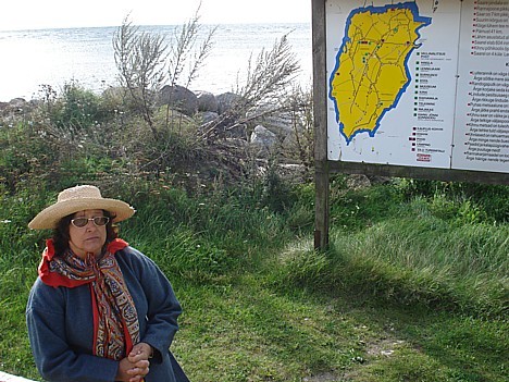 Igaunijā, Rīgas jūras līča ziemeļu daļā 41 km no Pērnavas, atrodas Kihnu sala, kas 2003. gadā kā kultūrtelpa iekļauta UNESCO cilvēces mutvārdu un nema Igaunijā, Rīgas jūras līča ziemeļu daļā 41 km no Pērnavas, atrodas Kihnu sala, kas 2003. gadā kā kultūrtelpa iekļauta UNESCO cilvēces mutvārdu un nema 27755