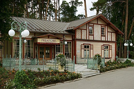 Restorāns Preatore atrodas Baznīcas ielā 2, Dubultos, Jūrmalā 27789