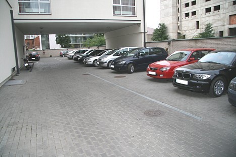 Viesnīcas Daniela rīcībā ir ērta autostāvvieta. Sīkāka informācija par viesnīcu - www.danielahotel.lt Viesnīcas Daniela rīcībā ir ērta autostāvvieta. Sīkāka informācija par viesnīcu - www.danielahotel.lt 27900