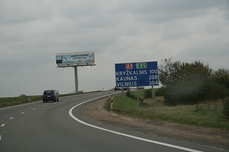 No Klaipēdas līdz Kauņai ir vidēji 210 km. Lai gan uz autostrādes ir atļauts braukt 130 km/h mēs izvēlamies konstanto 90 km/h. 28045