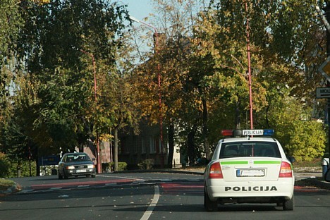 Jāsaka godīgi, ka brauciena laikā centāmies ievērot visus ceļu satiksmes noteikumus, taču vienā no ceļu posmiem, apdzenot kravas automašīnu, bijām Jāsaka godīgi, ka brauciena laikā centāmies ievērot visus ceļu satiksmes noteikumus, taču vienā no ceļu posmiem, apdzenot kravas automašīnu, bijām