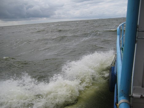 Vidēju viļņu pakāpe līcī nebūt nav no tām mierīgākajām, un tas arī paildzina kuģīša braukšanas laiku Vidēju viļņu pakāpe līcī nebūt nav no tām mierīgākajām, un tas arī paildzina kuģīša braukšanas laiku 28198