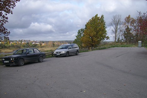 Līdzās skatu tornim ir iekārtota arī autostāvvieta 28211