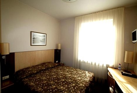 Viesnīcas divvietīgais numurs 28232