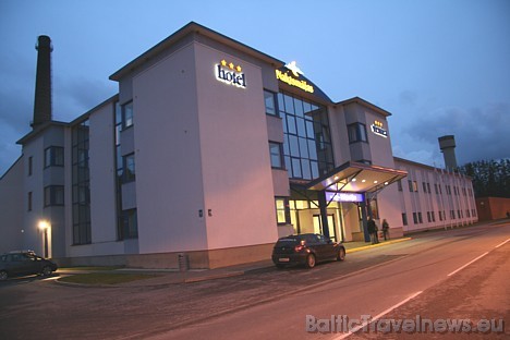 Triju zvaigžņu viesnīca Naktsmītnes atrodas, iebraucot no Rīgas puses Valmierā, lielceļam Rīga-Valmiera labajā pusē. Tuvumā ir sporta halle un Valmier Triju zvaigžņu viesnīca Naktsmītnes atrodas, iebraucot no Rīgas puses Valmierā, lielceļam Rīga-Valmiera labajā pusē. Tuvumā ir sporta halle un Valmier 28466