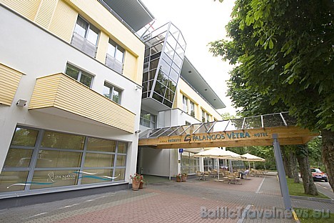 Palangos Vetra ir pirmā viesnīca Palangā, kas ieguva četras zvaigznes. Viesnīca atrodas pašā Palangas centrā Daukanto ielā 35 Palangos Vetra ir pirmā viesnīca Palangā, kas ieguva četras zvaigznes. Viesnīca atrodas pašā Palangas centrā Daukanto ielā 35 28498