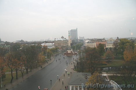 Vērtības ziņā līdzvērtīgs ēdienam ir arī neatkārtojamais skats, kas paveras viesiem no restorāna Otto Schwarz 7. stāva plašajiem logiem uz parku ieska Vērtības ziņā līdzvērtīgs ēdienam ir arī neatkārtojamais skats, kas paveras viesiem no restorāna Otto Schwarz 7. stāva plašajiem logiem uz parku ieska 28696
