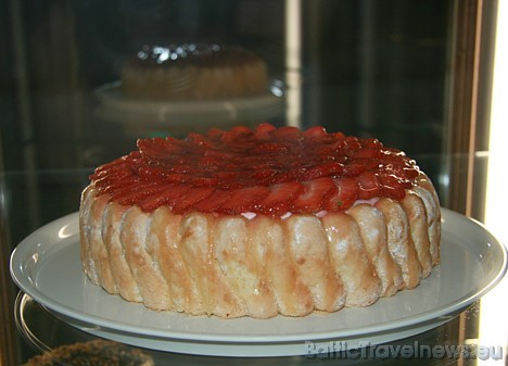 Konditorejas gardumi dažādas bulciņas maksā ap Ls 0,40, mandeļu vai lazdu riekstu kūka Ls 0,50, bet tortes līdzņemšanai, piemēram, ruma torte maksā Ls Konditorejas gardumi dažādas bulciņas maksā ap Ls 0,40, mandeļu vai lazdu riekstu kūka Ls 0,50, bet tortes līdzņemšanai, piemēram, ruma torte maksā Ls 28862
